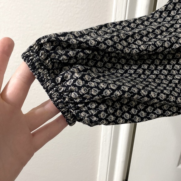 Old Navy long sleeve grey, white, navy print a line dress. Medium fit. - Picture 3 of 7